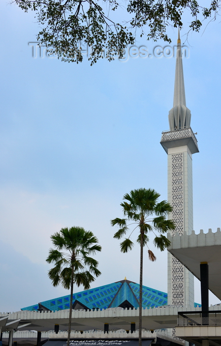 mal96: Kuala Lumpur, Malaysia: National Mosque of Malaysia - minaret and a 16-pointed star roof, both in the shape of umbrellas - photo by M.Torres - (c) Travel-Images.com - Stock Photography agency - Image Bank