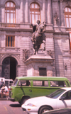 Mexico City: El Caballito and the cars - Charles IV equestrian monument - sculptor: Manuel Tolsa / Carlos IV - Secretaria de Comunicaciones y Obras Publicas (photo by M.Torres)