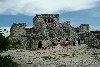 Mexico - Tulum (Quintana Roo): turistas en el templo / tourists in the temple (photo by Angel Hernndez)