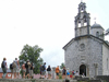 Montenegro - Crna Gora - Cetinje: Vlaska church - line of visitors / Vlaka crkva - photo by J.Kaman