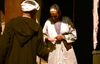 Morocco / Maroc - Fs: merchant in the medina - checking a payment (photo by F.Rigaud)