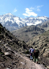 Morocco / Maroc - Atlas mountains: hikers - photo by J.Kaman