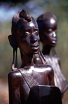 Mozambique / Moambique - Pemba: Maconde figures - local art - wooden statues / arte local - estatuetas de madeira - photo by F.Rigaud