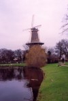 Netherlands - Leiden (Zuid-Holland): the falcon / De Valk wind-mill by the new canal / Molen - Molenmuseum De Valk - Binnenvestgracht (photo by Miguel Torres)