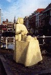 Netherlands - Delft (Zuid-Holland): statue on Phoenix straat (photo by Miguel Torres)