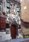 Netherlands - Delft (Zuid-Holland): gate with heraldic (photo by Miguel Torres)