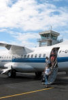 New Caledonia / Nouvelle Caldonie -Isle of Pines / le des Pins: airport - passengers disembark - ATR42 (photo by R.Eime)