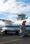 New Caledonia / Nouvelle Caldonie -Isle of Pines / le des Pins: airport - passengers disembark - ATR42 (photo by R.Eime)