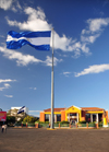 Managua, Nicaragua: Presidential Palace and Nicaraguan flag - Casa Presidencial - Casa de los Pueblos - Plaza de la Revolucin / Plaza de la Repblica - photo by M.Torres