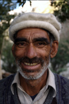 Pakistan - Karakoram mountains - Himalayan range - Northern Areas: Balti porter - wide smile - photo by A.Summers