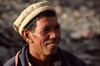 Pakistan - Karakoram mountains - Himalayan range - Northern Areas: Balti porter - with hat - photo by A.Summers