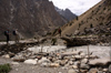 Pakistan - Karakoram mountains - Himalayan range - Northern Areas: trekkers cross an improvised bridge - photo by A.Summers