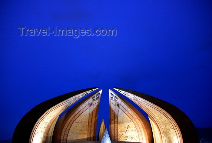 pakistan219: Islamabad, Pakistan: Pakistan Monument - the four  petals represent the provinces of Balochistan, Khyber-Pakhtunkhwa, Punjab and Sindh - photo by M.Torres - (c) Travel-Images.com - Stock Photography agency - Image Bank
