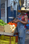 Panama City: vegetable vendor at La Bajada de Salsipuedes - photo by H.Olarte