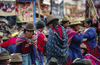 Pisac, Cuzco region, Peru: Quechua women at the Sunday market - Sacred Valley - photo by C.Lovell