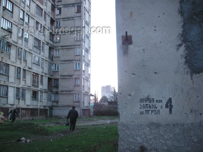 abkhazia22: Georgia - Abkhazia - Sukhumi: residential area (photo by A.Kilroy) - (c) Travel-Images.com - Stock Photography agency - Image Bank