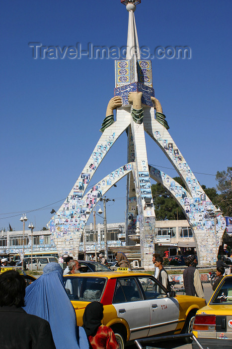 afghanistan34: Afghanistan - Herat - Monument and street life on the main street - yellow taxis and woman in burka - E.Andersen - (c) Travel-Images.com - Stock Photography agency - Image Bank