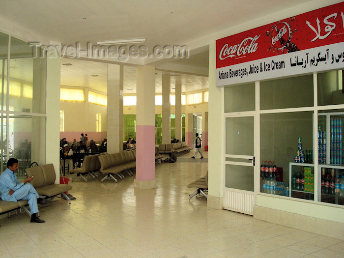 afghanistan36: Kabul, Afghanistan: waiting lounge at Kabul International Airport - Khwaja Rawash Airport - Ariana shop - KBL - photo by N.Zaheer - (c) Travel-Images.com - Stock Photography agency - Image Bank