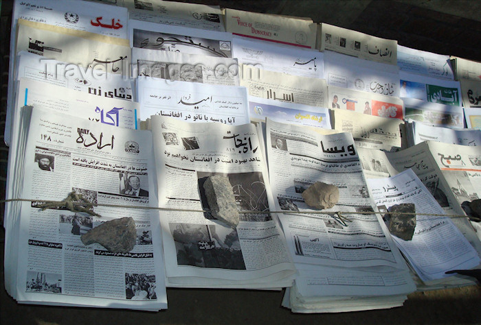 afghanistan37: Kabul, Afghanistan: newspaper stand - Kabul press - photo by N.Zaheer - (c) Travel-Images.com - Stock Photography agency - Image Bank