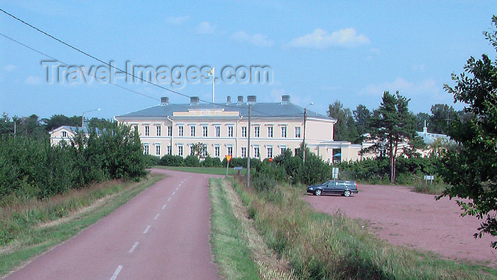 aland6: Åland Islands - Eckerö - Berghamn: Russian built - Eckerö Mail and Customs' House - architects Carl Ludvig Engel and Carlo Bass - once the westernmost part of Russia - Eckerö Post & Tullhus - Eckerön posti- ja tullitalo - photo by P&T Alanko - (c) Travel-Images.com - Stock Photography agency - Image Bank