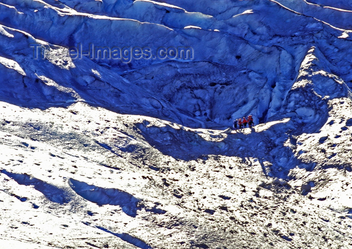 alaska128: Alaska - Glacier Bay NP: Glacier Track - group on mountain side (photo by A.Walkinshaw) - (c) Travel-Images.com - Stock Photography agency - Image Bank