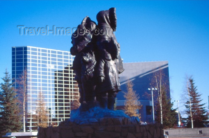 alaska16: Alaska - Fairbanks / FAI: Inuit monument - photo by F.Rigaud - (c) Travel-Images.com - Stock Photography agency - Image Bank