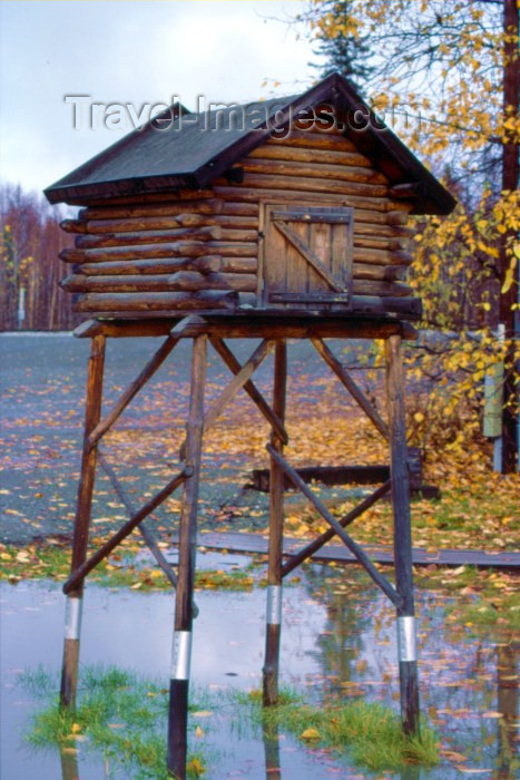 alaska22: Alaska - Talkeetna: barn on the water (photo by F.Rigaud) - (c) Travel-Images.com - Stock Photography agency - Image Bank