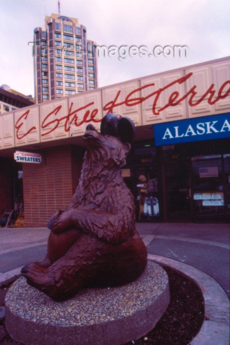 alaska47: Alaska - Anchorage: bronze bear - E Street Terrace - photo by F.Rigaud - (c) Travel-Images.com - Stock Photography agency - Image Bank