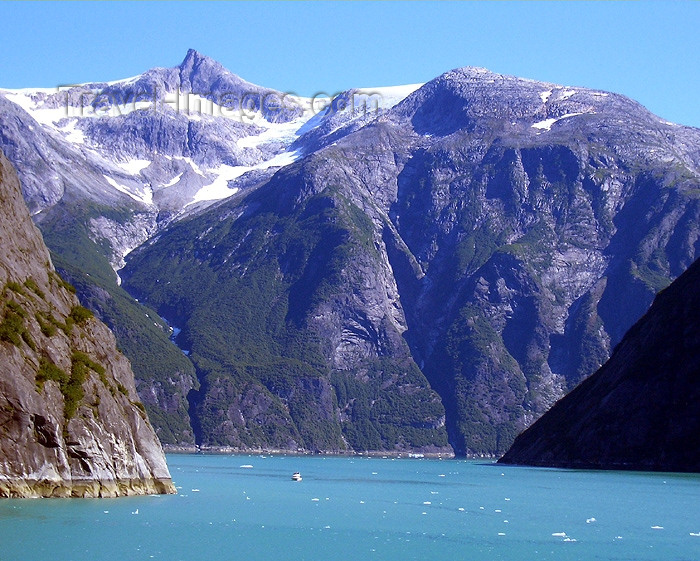 alaska70: Alaska's Inside Passage - Tracy Arm Fjord: mountains and cliffs - leaving (photo by Robert Ziff) - (c) Travel-Images.com - Stock Photography agency - Image Bank