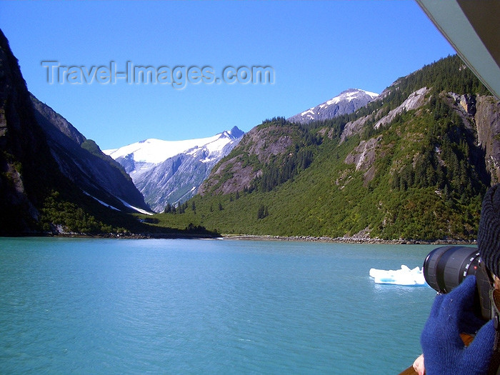 alaska73: Alaska's Inside Passage - Tracy Arm Fjord: shooting (photo by Robert Ziff) - (c) Travel-Images.com - Stock Photography agency - Image Bank