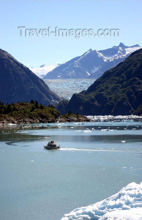 alaska74: Alaska's Inside Passage - Tracy Arm Fjord : South Sawyer Glacier - approaching  (photo by Robert Ziff) - (c) Travel-Images.com - Stock Photography agency - Image Bank