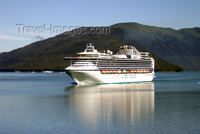 alaska75: Alaska's Inside Passage - Tracy Arm Fjord : Cruise ship Sapphire Princess entering the fjord (photo by Robert Ziff) - (c) Travel-Images.com - Stock Photography agency - Image Bank