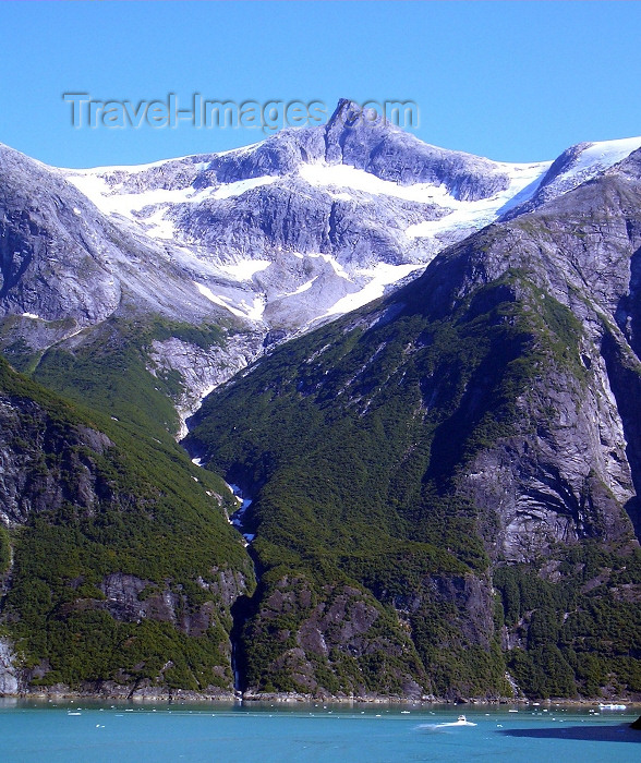 alaska76: Alaska's Inside Passage - Tracy Arm Fjord: mountains and cliffs (photo by Robert Ziff) - (c) Travel-Images.com - Stock Photography agency - Image Bank