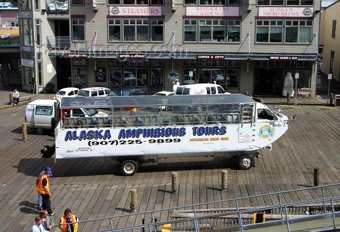 alaska90: Alaska - Ketchikan: amphibious vehicle - Alaska Amphibious tours - Ketchikan Duck  (photo by Robert Ziff) - (c) Travel-Images.com - Stock Photography agency - Image Bank