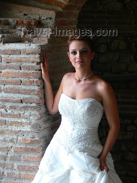 albania102: Durres / Drach, Albania: a bride - photo by J.Kaman - (c) Travel-Images.com - Stock Photography agency - Image Bank