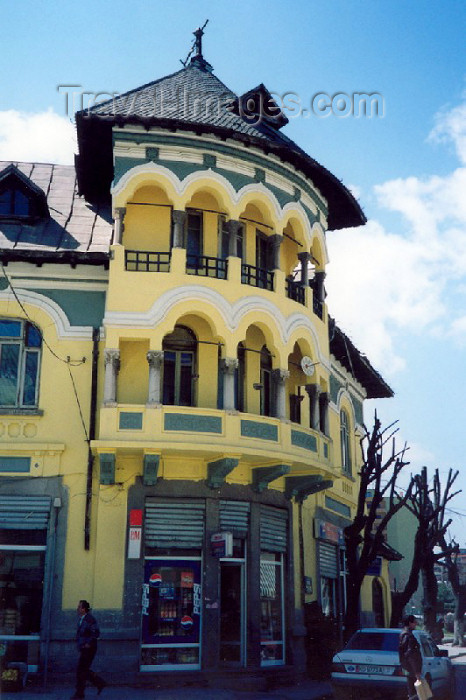 albania18: Albania / Shqiperia - Korçë / Korça / Korce: yellow elegance - architecture - balconies with arches - photo by M.Torres - (c) Travel-Images.com - Stock Photography agency - Image Bank