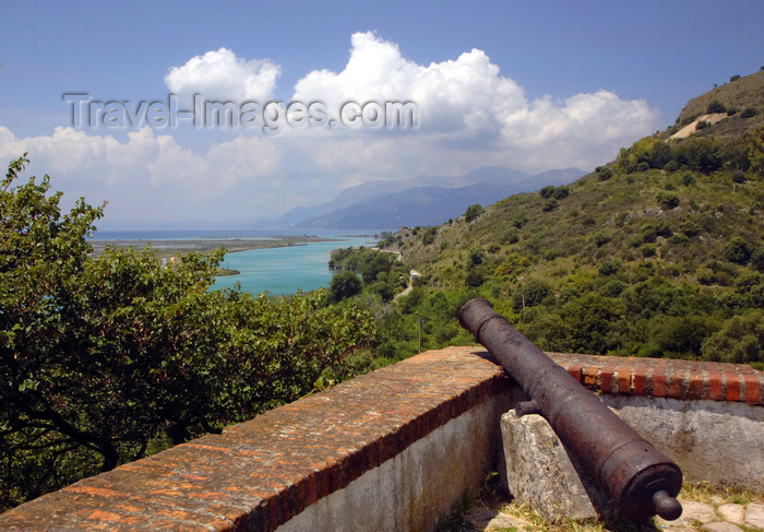 albania31: Butrint, Sarandë, Vlorë County, Albania: cannon pointed towards the sea - Butrint occupies a small peninsula between the Strait of Otranto and Lake Butrint - photo by A.Dnieprowsky - (c) Travel-Images.com - Stock Photography agency - Image Bank