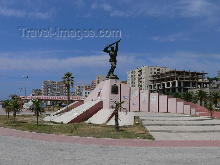 albania32: Durres / Drach, Albania: war monument - photo by J.Kaman - (c) Travel-Images.com - Stock Photography agency - Image Bank