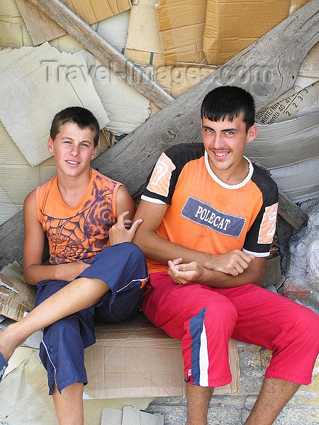 albania58: Albania / Shqiperia - Shkodër/ Shkoder / Shkodra: Albanian youths - photo by J.Kaman - (c) Travel-Images.com - Stock Photography agency - Image Bank