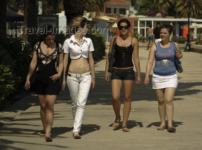 albania67: Sarandë, Vlorë County, Albania: Albanian girls on the promenade - photo by A.Dnieprowsky - (c) Travel-Images.com - Stock Photography agency - Image Bank