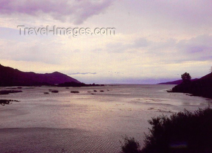 albania9: Albania / Shqiperia - Lake Scutari / Ligeni i Shkodrës / Skadarsko Jezero, Shkodër county: looking west - photo by M.Torres - (c) Travel-Images.com - Stock Photography agency - Image Bank