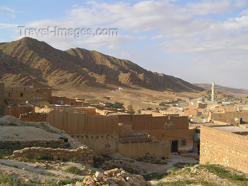 algeria103: Algeria / Algerie - El Hamel: village houses, minaret and hills - photo by J.Kaman - maisons, minaret et collines - (c) Travel-Images.com - Stock Photography agency - Image Bank