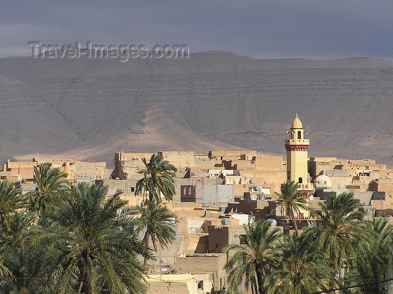 algeria105: Algeria / Algerie - Bou Saada: minaret on the skyline - photo by J.Kaman - minaret sur l'horizon - (c) Travel-Images.com - Stock Photography agency - Image Bank