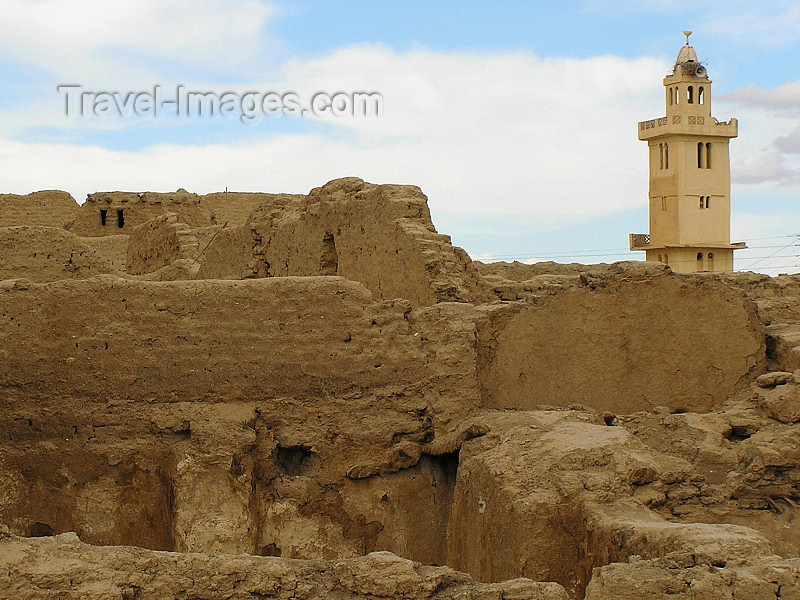 algeria118: Algeria / Algerie - Sidi Okba - wilaya de Biskra: Mosque and mud walls - photo by J.Kaman - Mosquée et murs de boue - (c) Travel-Images.com - Stock Photography agency - Image Bank