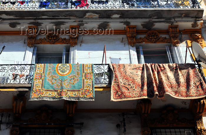 algeria170: Oran, Algeria / Algérie: balcony with carpets - Soers Ben Slimane street - photo by M.Torres | balcon avec tapis - Rue Soers Ben Slimane - (c) Travel-Images.com - Stock Photography agency - Image Bank