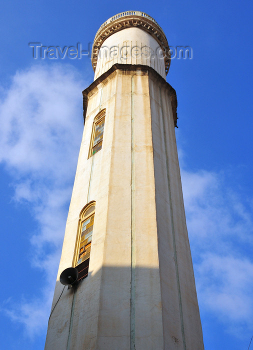 algeria175: Oran, Algeria / Algérie: minaret - mosque near Larbi Ben M'Hid stree - photo by M.Torres | minaret - mosquée près de la rue Larbi Ben M'Hid - (c) Travel-Images.com - Stock Photography agency - Image Bank