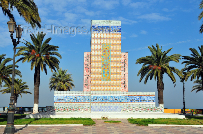 algeria192: Oran, Algeria / Algérie: Stele of the Maghreb - sea front - Place Bamako, ex-place du Souvenir - avenue Cheikh Larbi Tebessi - photo by M.Torres | Stèle du Maghreb - Front de Mer - Place Bamako - Avenue Cheikh Larbi Tebessi, ex-Avenue Loubet - (c) Travel-Images.com - Stock Photography agency - Image Bank