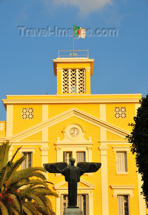 algeria197: Oran, Algeria / Algérie: Pasteur Lyceum - French monument to the students killed for the fatherland - photo by M.Torres | Lycée Pasteur - monument des élèves morts pour la Patrie - (c) Travel-Images.com - Stock Photography agency - Image Bank