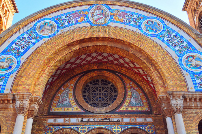 algeria215: Oran, Algeria / Algérie: Cathedral of the Sacred Heart of Jesus Christ - vault and rose window - photo by M.Torres | Cathédrale du Sacré Coeur de Jesus - voûte et rosace - (c) Travel-Images.com - Stock Photography agency - Image Bank