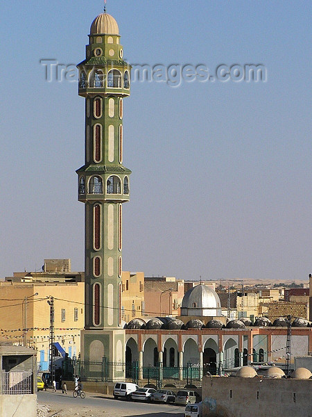 algeria22: Algeria / Algerie - El Oued / Oued Souf: main mosque - minaret - photo by J.Kaman - mosquée principale - (c) Travel-Images.com - Stock Photography agency - Image Bank